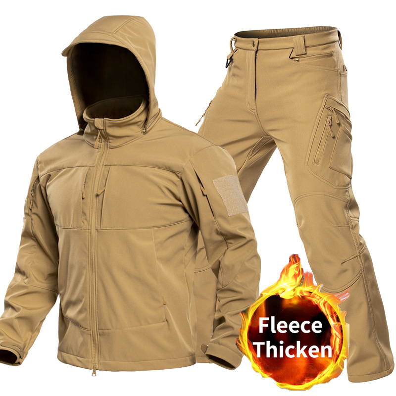 Outdoor Camping Adventure - ชุดเสื้อผ้าซอฟต์เชลล์สำหรับผู้ชายแบบยุทธวิธีกลางแจ้ง พร้อมฮู้ด แจ็คเก็ตซิปเต็มตัว กางเกงคาร์โก้ กันลม ชุดหลายกระเป๋าสำหรับการล่าสัตว์